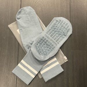 NWT - Non-Slip Yoga Crew Socks (Baby Blue)